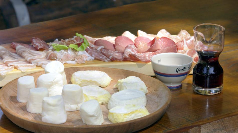 grotti-gastronomia-salumi-grotto-cavic-894-0.jpg
